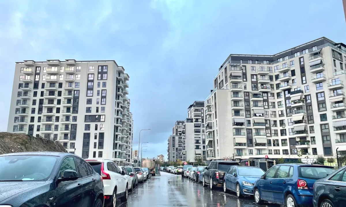 Shtepi ne shitje Apartament ne Tirane, 2+1, Mobilimi Bosh, pa mobiluar, Pagesa 192,700  Euro.