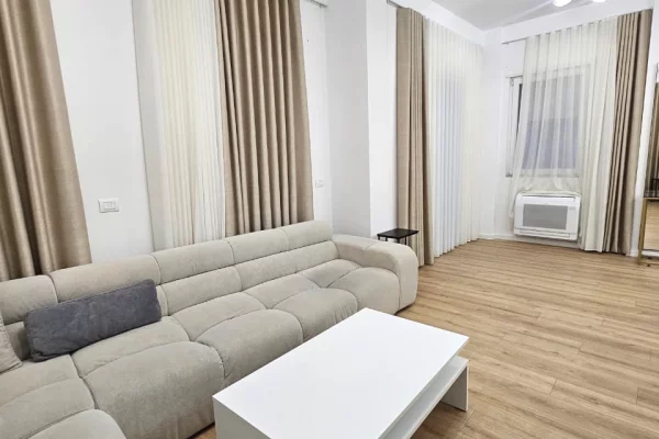 Villa di lusso in affitto a Tirana 4+1, Arredato