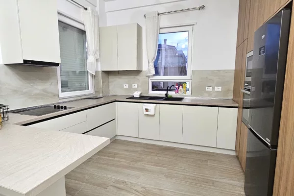 Villa di lusso in affitto a Tirana 4+1, Arredato