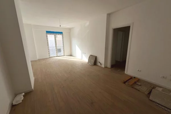 Shtepi ne shitje Apartament ne Tirane, 2+1, Mobilimi Bosh, pa mobiluar, Pagesa 205,800  Euro.