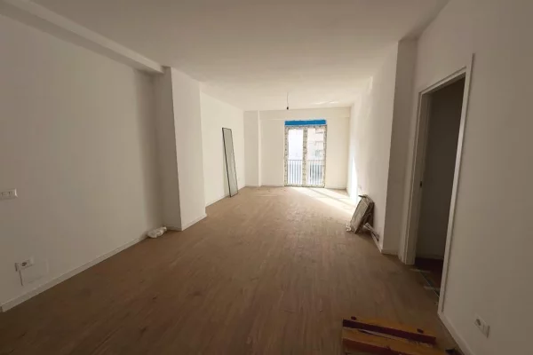 Shtepi ne shitje Apartament ne Tirane, 2+1, Mobilimi Bosh, pa mobiluar, Pagesa 205,800  Euro.
