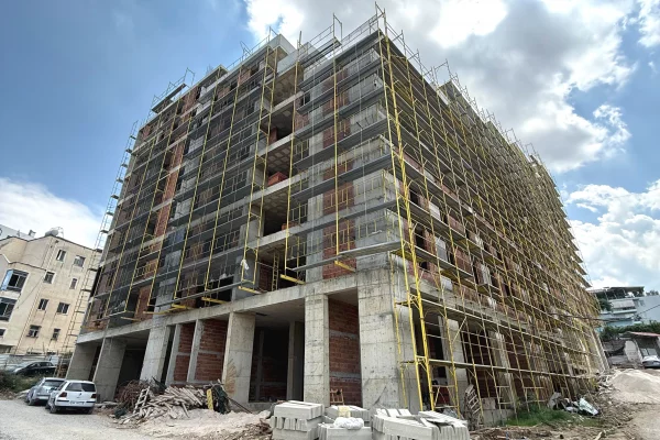 Shtepi ne shitje Apartament ne Tirane, 1+1, Mobilimi Bosh, pa mobiluar, Pagesa 96,000  Euro.