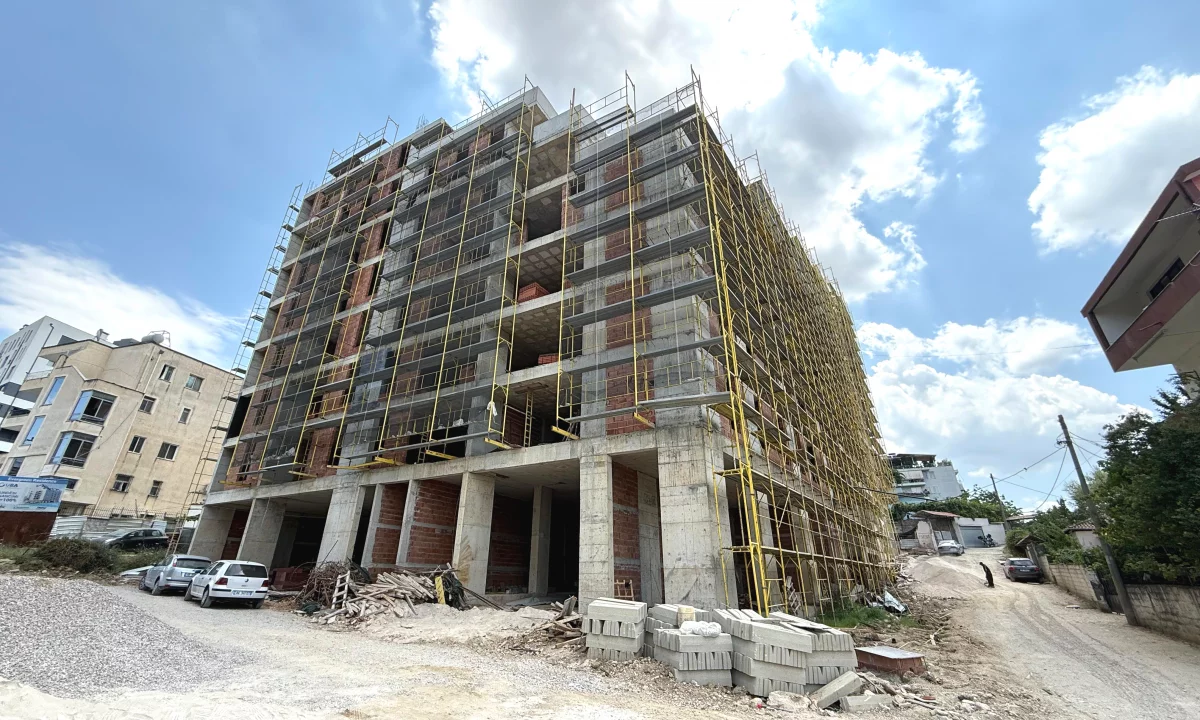 Shtepi ne shitje Apartament ne Tirane, 1+1, Mobilimi Bosh, pa mobiluar, Pagesa 96,000  Euro.