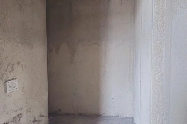 Shtepi ne shitje Apartament ne Tirane, 2+1, Mobilimi Bosh, pa mobiluar, Pagesa 104,600  Euro.