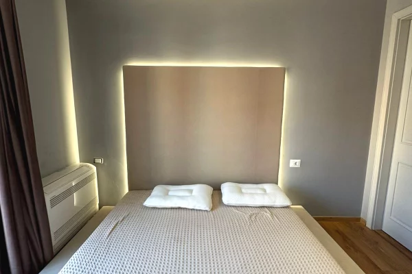 Shtepi me qera Apartament ne Tirane, 1+1, Mobilimi E mobiluar, Pagesa 950  Euro.