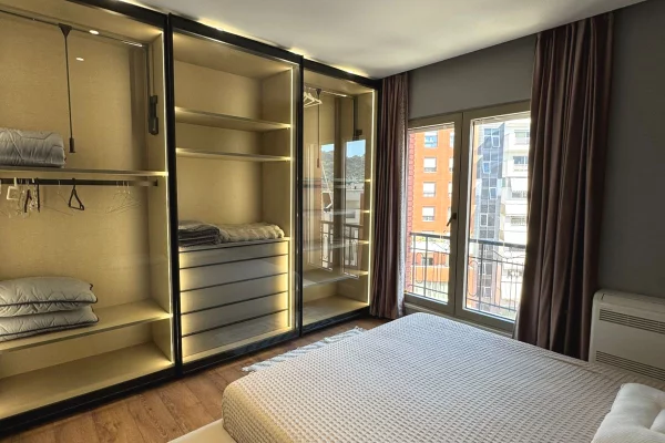 Shtepi me qera Apartament ne Tirane, 1+1, Mobilimi E mobiluar, Pagesa 950  Euro.