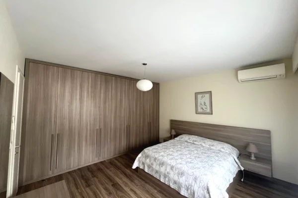 Shtepi me qera Apartament ne Tirane, 2+1, Mobilimi E mobiluar, Pagesa 1,500  Euro.