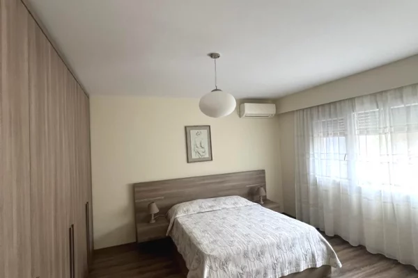 Shtepi me qera Apartament ne Tirane, 2+1, Mobilimi E mobiluar, Pagesa 1,500  Euro.