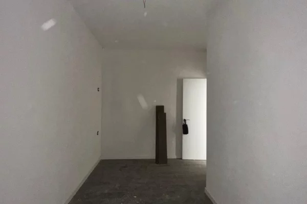 Shtepi ne shitje Apartament ne Tirane, 2+1, Mobilimi Bosh, pa mobiluar, Pagesa 185,000  Euro.