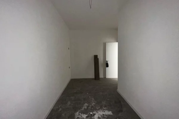 Shtepi ne shitje Apartament ne Tirane, 2+1, Mobilimi Bosh, pa mobiluar, Pagesa 185,000  Euro.