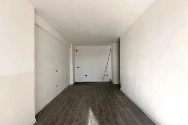 Shtepi ne shitje Apartament ne Tirane, 2+1, Mobilimi Bosh, pa mobiluar, Pagesa 185,000  Euro.