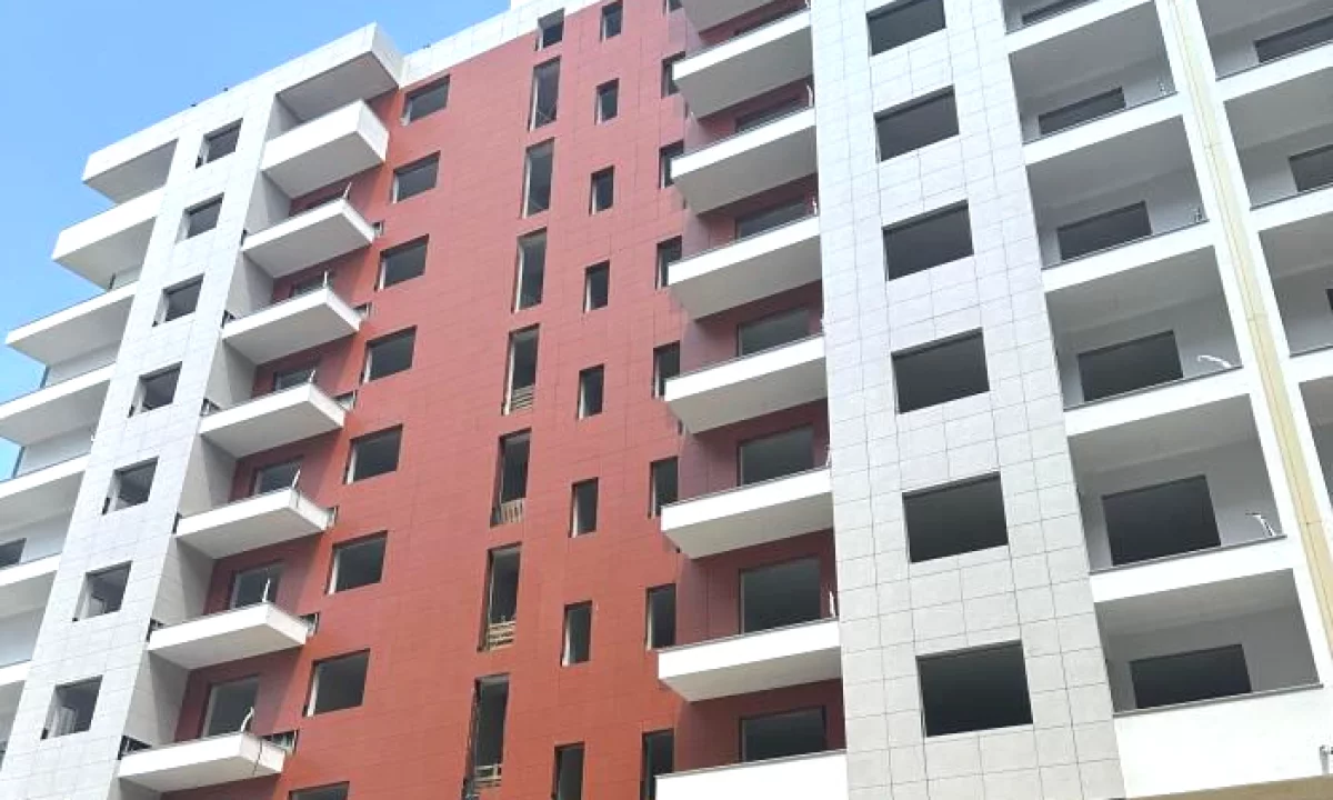 Shtepi ne shitje Apartament ne Tirane, 2+1, Mobilimi Bosh, pa mobiluar, Pagesa 122,200  Euro.