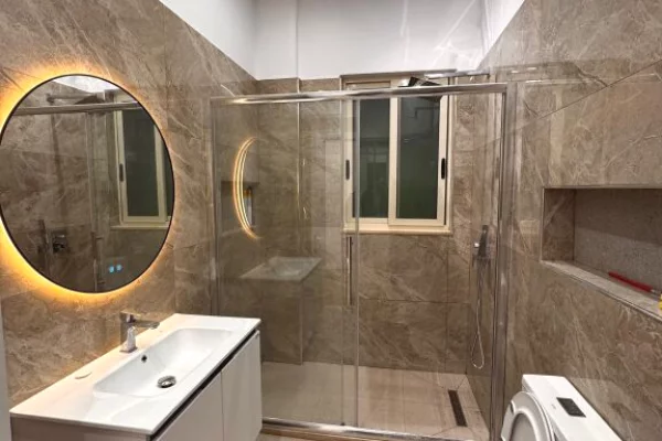 Shtepi ne shitje Apartament ne Tirane, 1+1, Mobilimi Bosh, pa mobiluar, Pagesa 100,000  Euro.