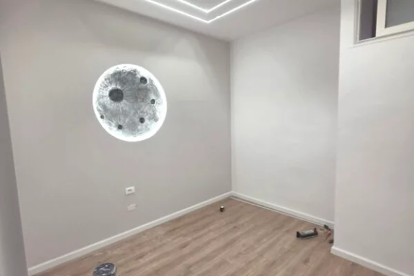 Shtepi ne shitje Apartament ne Tirane, 2+1, Mobilimi Bosh, pa mobiluar, Pagesa 125,000  Euro.
