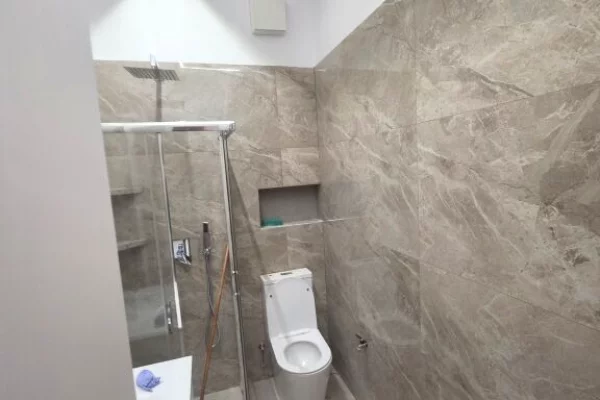Shtepi ne shitje Apartament ne Tirane, 2+1, Mobilimi Bosh, pa mobiluar, Pagesa 125,000  Euro.