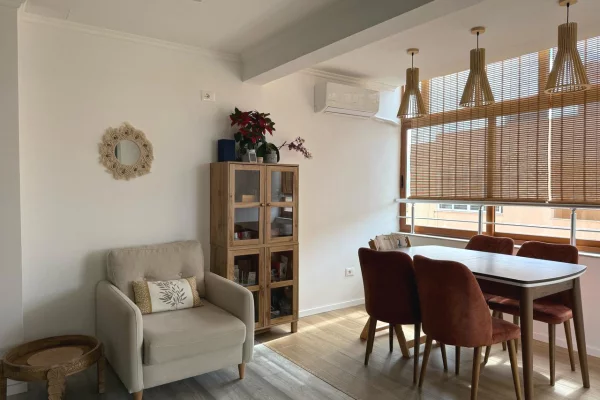 Shtepi ne shitje Apartament ne Durres, 2+1, Mobilimi E mobiluar, Pagesa 150,000  Euro.