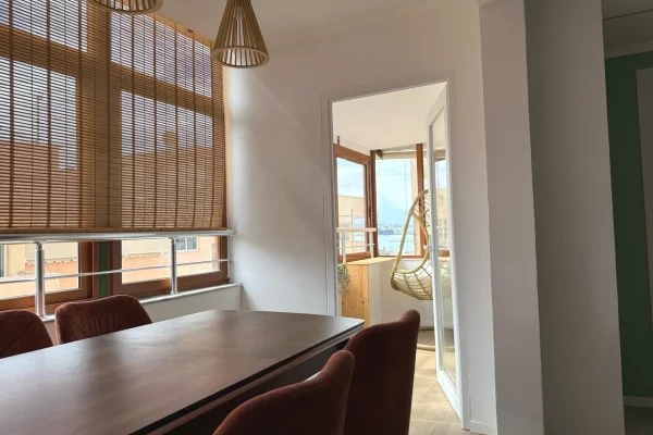 Shtepi ne shitje Apartament ne Durres, 2+1, Mobilimi E mobiluar, Pagesa 150,000  Euro.