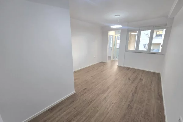 Shtepi ne shitje Apartament ne Tirane, 1+1, Mobilimi Bosh, pa mobiluar, Pagesa 115,000  Euro.