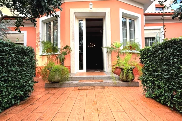 Shtepi me qera Shtepi Private ne Tirane, 2+1, Mobilimi E mobiluar, Pagesa 2,000  Euro.