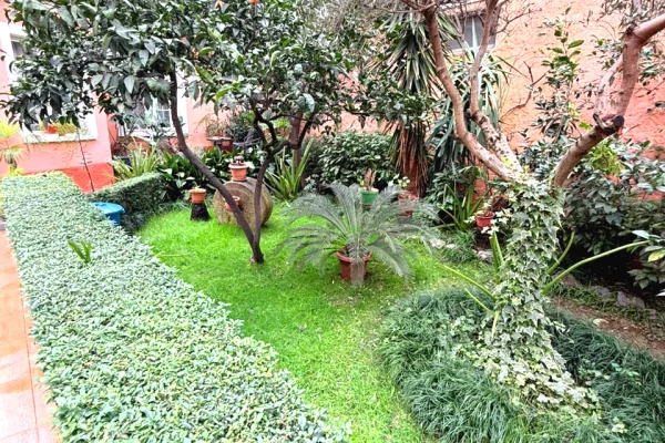 Shtepi me qera Shtepi Private ne Tirane, 2+1, Mobilimi E mobiluar, Pagesa 2,000  Euro.