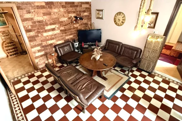 Shtepi me qera Shtepi Private ne Tirane, 2+1, Mobilimi E mobiluar, Pagesa 2,000  Euro.