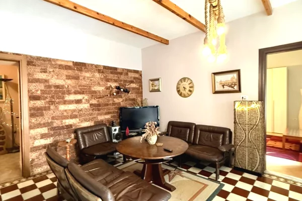 Shtepi me qera Shtepi Private ne Tirane, 2+1, Mobilimi E mobiluar, Pagesa 2,000  Euro.