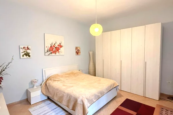 Shtepi me qera Shtepi Private ne Tirane, 2+1, Mobilimi E mobiluar, Pagesa 2,000  Euro.