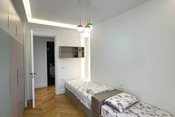 Shtepi ne shitje Apartament ne Tirane, 2+1, Mobilimi E mobiluar, Pagesa 800,000  Euro.