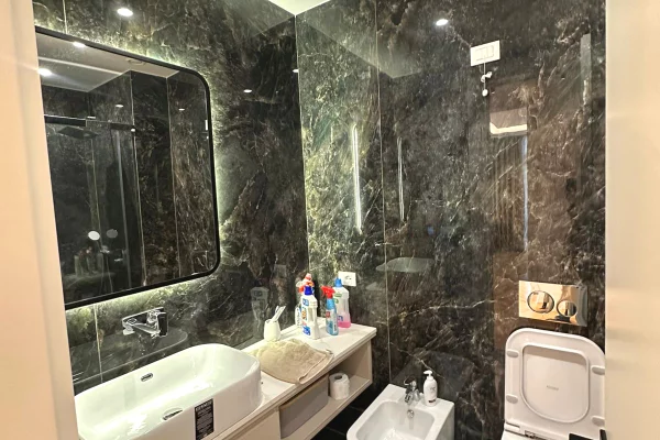 Shtepi ne shitje Apartament ne Tirane, 2+1, Mobilimi E mobiluar, Pagesa 800,000  Euro.