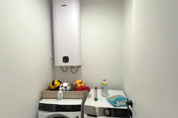 Shtepi ne shitje Apartament ne Tirane, 2+1, Mobilimi E mobiluar, Pagesa 800,000  Euro.