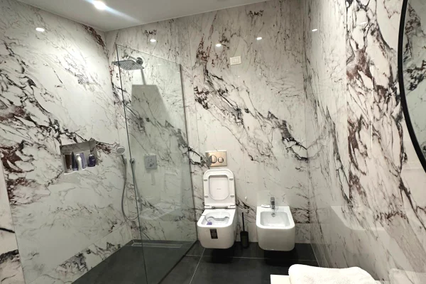 Shtepi ne shitje Apartament ne Tirane, 2+1, Mobilimi E mobiluar, Pagesa 800,000  Euro.