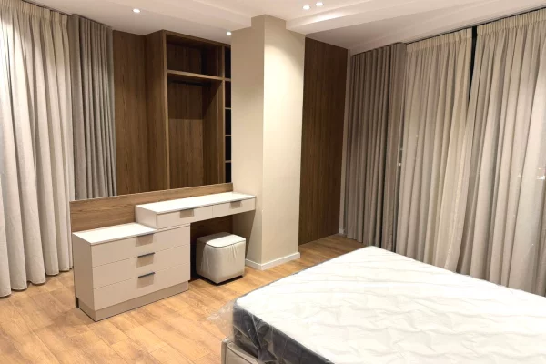 Shtepi me qera Apartament ne Tirane, 2+1, Mobilimi E mobiluar, Pagesa 1,250  Euro.