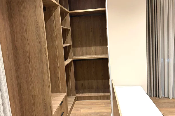 Shtepi me qera Apartament ne Tirane, 2+1, Mobilimi E mobiluar, Pagesa 1,250  Euro.