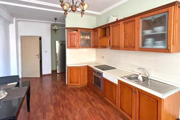 Shtepi me qera Apartament ne Tirane, 2+1, Mobilimi E mobiluar, Pagesa 80,000  Leke.