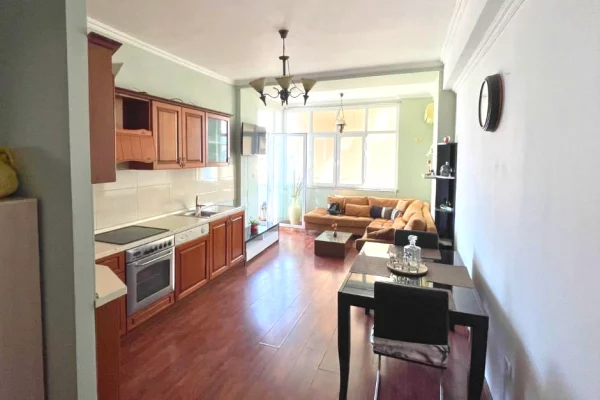 Shtepi me qera 2+1 ne Tirane - 80,000 Leke