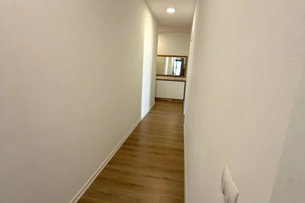 Shtepi ne shitje Apartament ne Tirane, 2+1, Mobilimi E mobiluar, Pagesa 289,200  Euro.