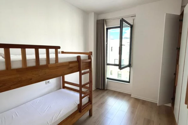 Shtepi ne shitje Apartament ne Tirane, 2+1, Mobilimi E mobiluar, Pagesa 289,200  Euro.
