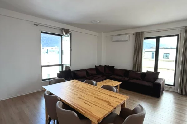 Shtepi ne shitje Apartament ne Tirane, 2+1, Mobilimi E mobiluar, Pagesa 289,200  Euro.