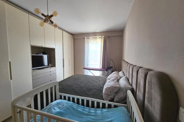 Shtepi ne shitje Apartament ne Tirane, 2+1, Mobilimi E mobiluar, Pagesa 223,000  Euro.