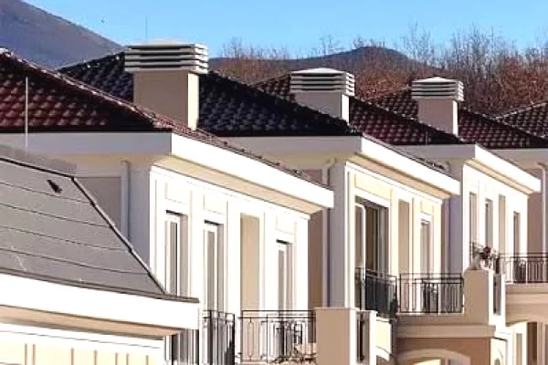 Shtepi ne shitje Vila Luksoze ne Tirane, 4+1, Mobilimi Bosh, pa mobiluar, Pagesa 1,400,000  Euro.