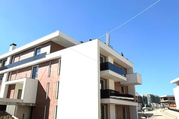 Shtepi ne shitje Apartament ne Tirane, 2+1, Mobilimi Bosh, pa mobiluar, Pagesa 288,000  Euro.