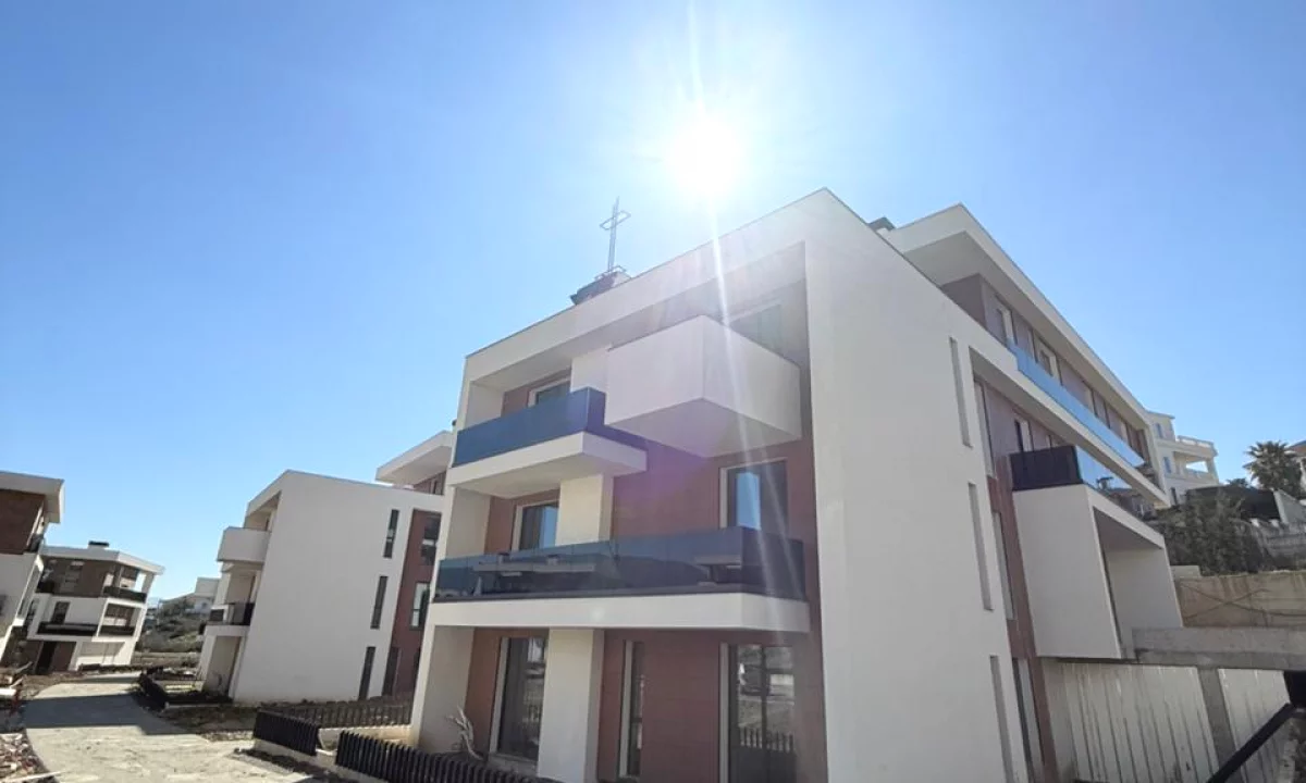 Shtepi ne shitje Apartament ne Tirane, 2+1, Mobilimi Bosh, pa mobiluar, Pagesa 288,000  Euro.