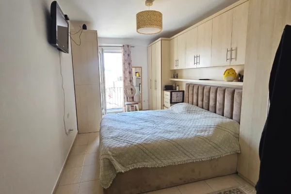 Shtepi ne shitje Apartament ne Tirane, 2+1, Mobilimi E mobiluar, Pagesa 212,000  Euro.