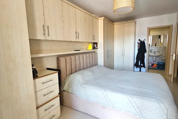 Shtepi ne shitje Apartament ne Tirane, 2+1, Mobilimi E mobiluar, Pagesa 212,000  Euro.