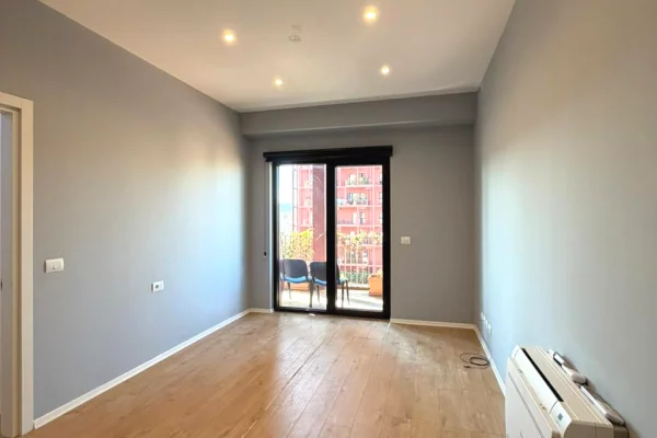 Ambient biznesi me qera 3+1 ne Tirane - 1,000 Euro