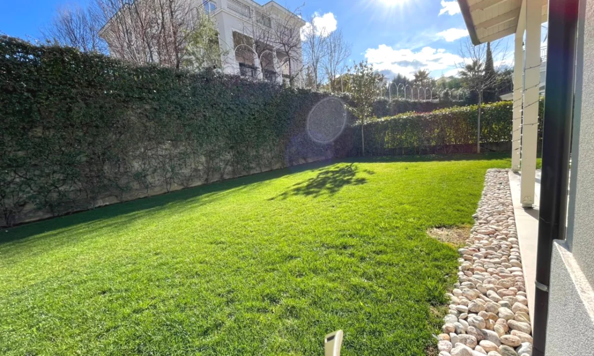 Shtepi me qera Vila Luksoze ne Tirane, 4+1, Mobilimi E mobiluar, Pagesa 4,500  Euro.