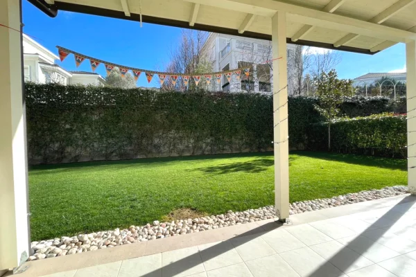 Shtepi me qera Vila Luksoze ne Tirane, 4+1, Mobilimi E mobiluar, Pagesa 4,500  Euro.