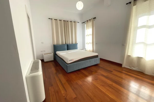 Shtepi me qera Vila Luksoze ne Tirane, 4+1, Mobilimi E mobiluar, Pagesa 4,500  Euro.