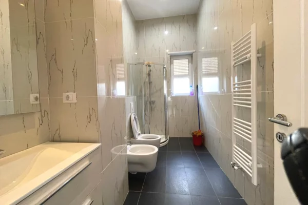 Shtepi me qera Vila Luksoze ne Tirane, 4+1, Mobilimi E mobiluar, Pagesa 4,500  Euro.