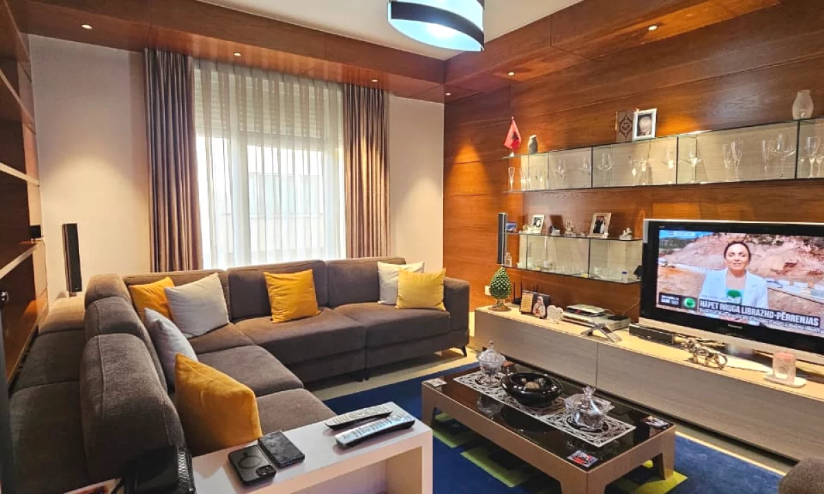 Shtepi ne shitje Apartament ne Tirane, 3+1, Mobilimi E mobiluar, Pagesa 470,000  Euro.